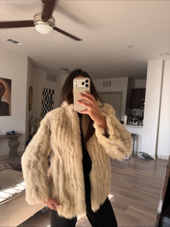 Vintage Jackets & Blazers - VTG ivory fox fur coat✨
